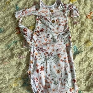 Caden lane floral print knotted gown and hat